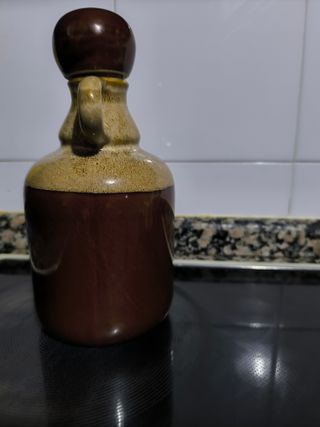 Jarra de cerámica para licor