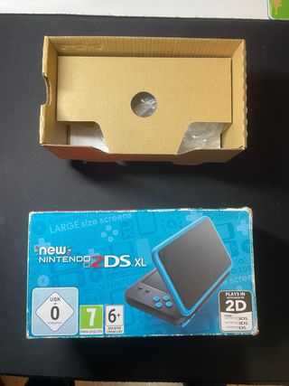 Nintendo 2DS XL Negra y Azul + 3 Juegos