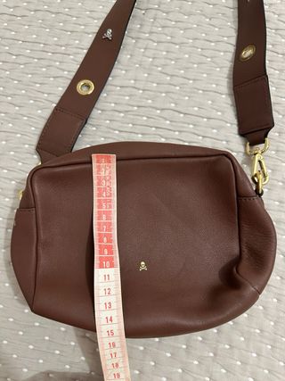 Bolso de cuero marrón con detalles dorados - Scalp