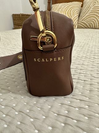 Bolso de cuero marrón con detalles dorados - Scalp