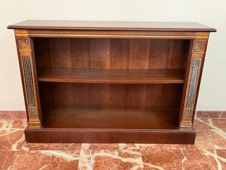 Librería de madera estilo clásico