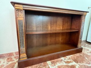 Librería de madera estilo clásico