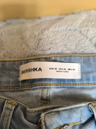 Vaqueros Bershka