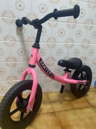 Bicicleta de equilibrio rosa Sawyer