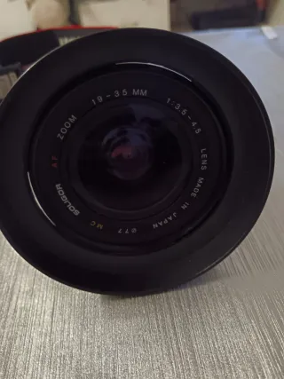 Camara reflex digital canon eos 1000d  con su caja