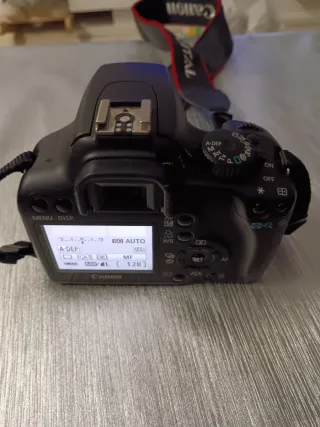 Camara reflex digital canon eos 1000d  con su caja