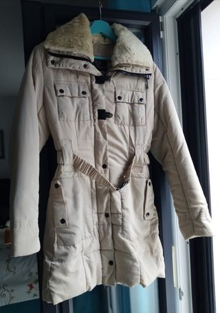 Abrigo acolchado largo mujer crema