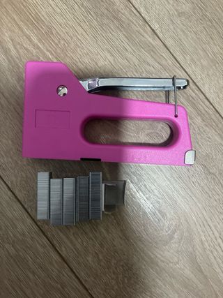 Grapadora TIGER rosa