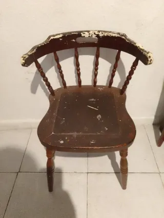 Silla antigua de madera