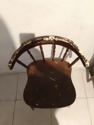 Silla antigua de madera