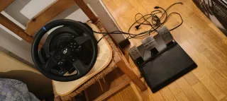 Volante e pedali Thrustmaster T300