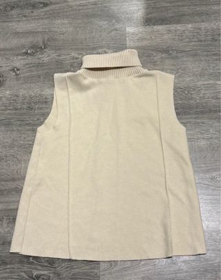 Jersey Zara cuello alto sin mangas beige