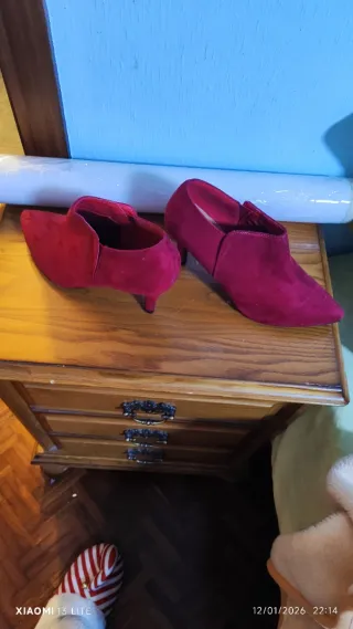 Botines rojos de tacón