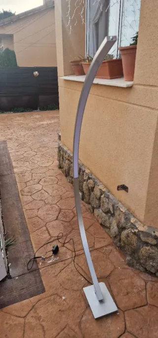 Lámparas LED curva plateada