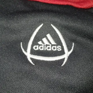 Felpa sportiva vintage Adidas rossa e nera