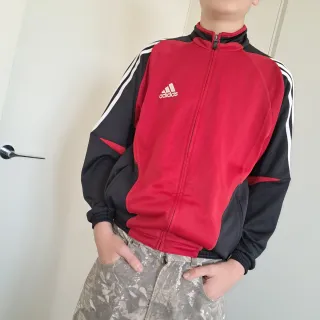 Felpa sportiva vintage Adidas rossa e nera