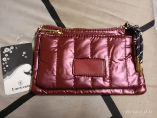 Cartera burdeos acolchada