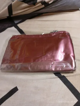 Cartera burdeos acolchada