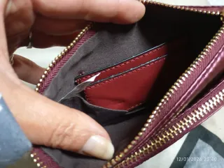 Cartera burdeos acolchada