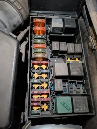 Caja Fusibles Ford Focus MK1