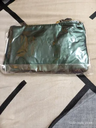 Cartera acolchada verde botella