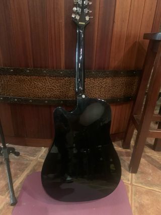 Guitarra Electroacústica G.Bennett + Amplificador