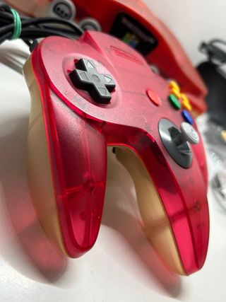 Nintendo 64 Rosso Chiaro (NTSC J) Giappone