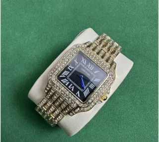 Reloj Dorado y Negro con Diamantes