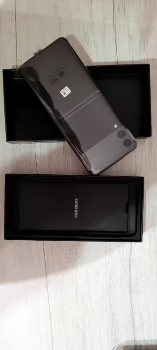 Samsung Galaxy Z Flip3 5G 256GB Nuovo