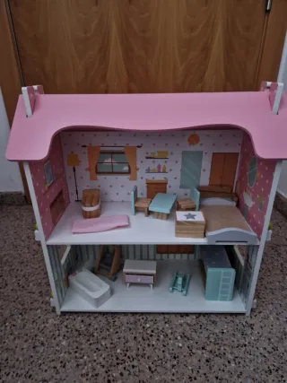 Casa de muñecas de madera rosa