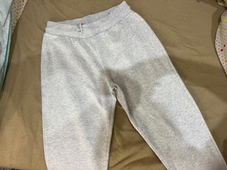 Pantalones de chándal grises básicos