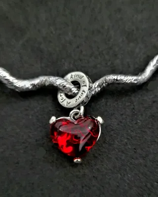 Magníficos Charms Corazones Rojos y Plateados