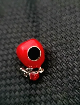 Magníficos Charms Corazones Rojos y Plateados