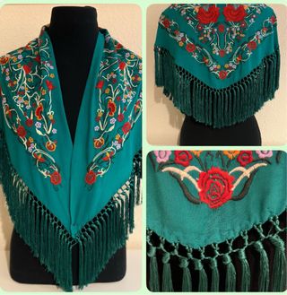 Mantoncillo Flamenca Verde bordado en color