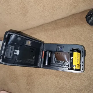 Yashica T3 Cámara Compacta Negra