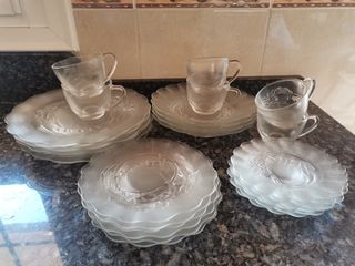 Vajilla cristal con tazas de diseño floral