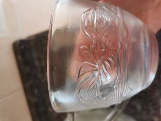 Vajilla cristal con tazas de diseño floral