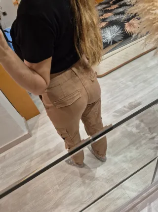 Pantalones cargo beige