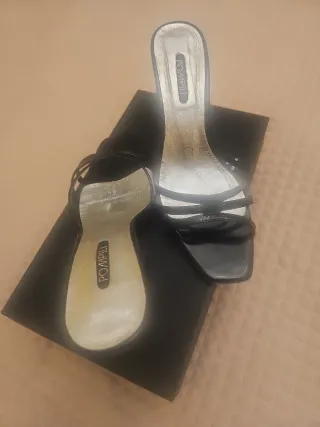 Sandalias POMPILL negras y doradas