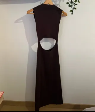 Vestido cut out marrón Zara