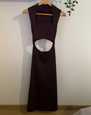 Vestido cut out marrón Zara