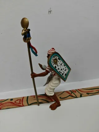 Figura Portaestandarte Egipcio Nubio Plastoy