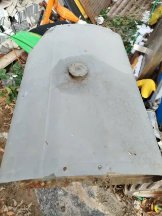 Depósito combustible tractor antiguo