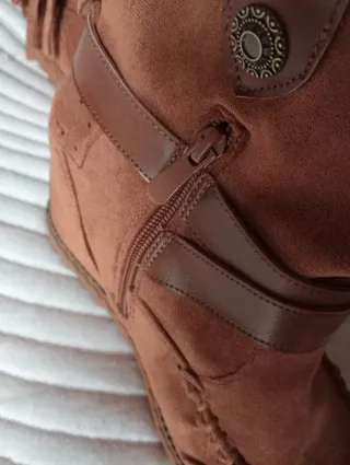 Botines marrones con flecos