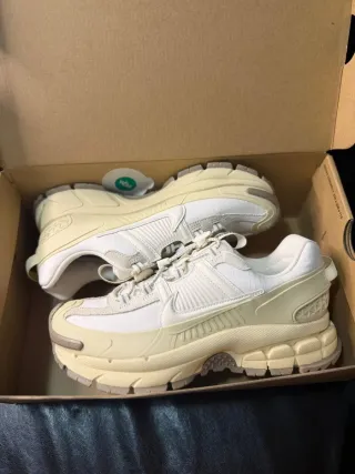 Nike Zoom Vomero Roam Beige/Bianco