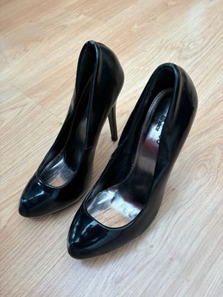 Zapatos de tacón negros charol