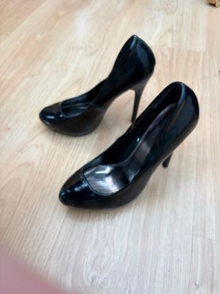 Zapatos de tacón negros charol