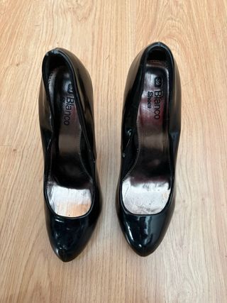 Zapatos de tacón negros charol