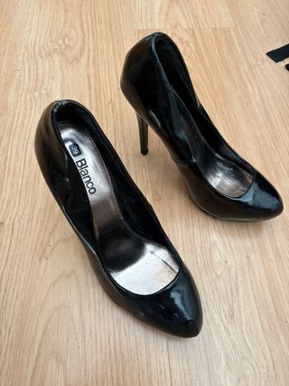 Zapatos de tacón negros charol