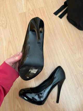 Zapatos de tacón negros charol